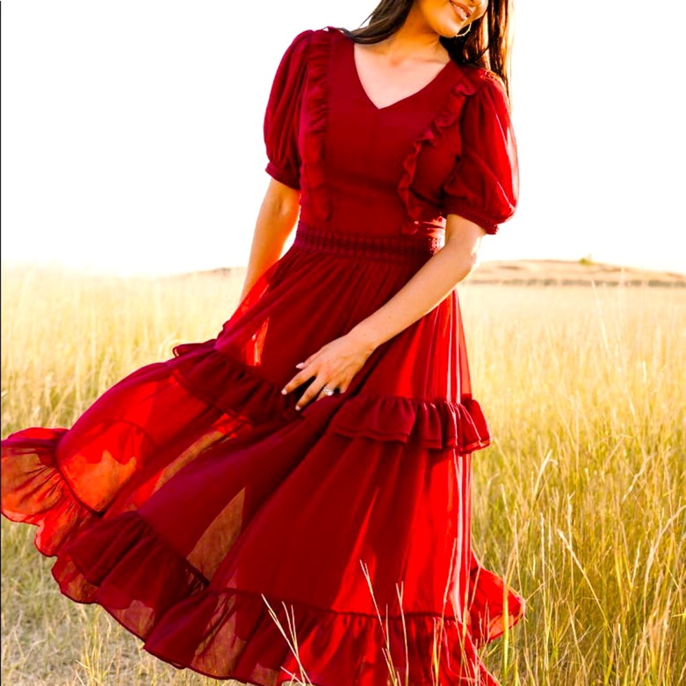 Rachel Parcell tiered burgundy midi-dress